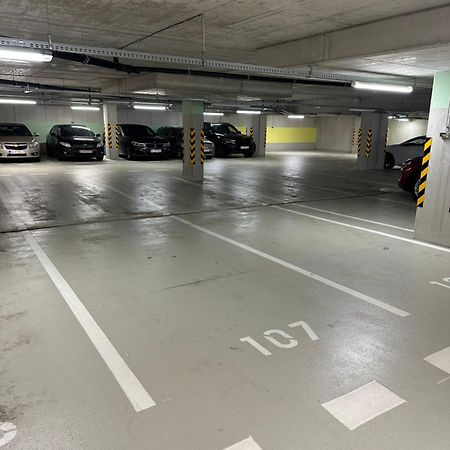 Ein Park Apartment With Free Parking ブラチスラヴァ エクステリア 写真