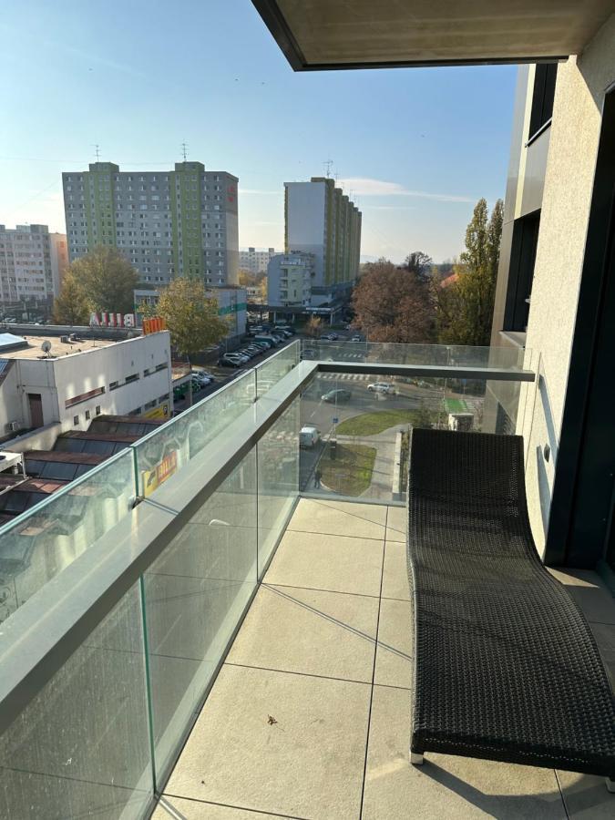 Ein Park Apartment With Free Parking ブラチスラヴァ エクステリア 写真