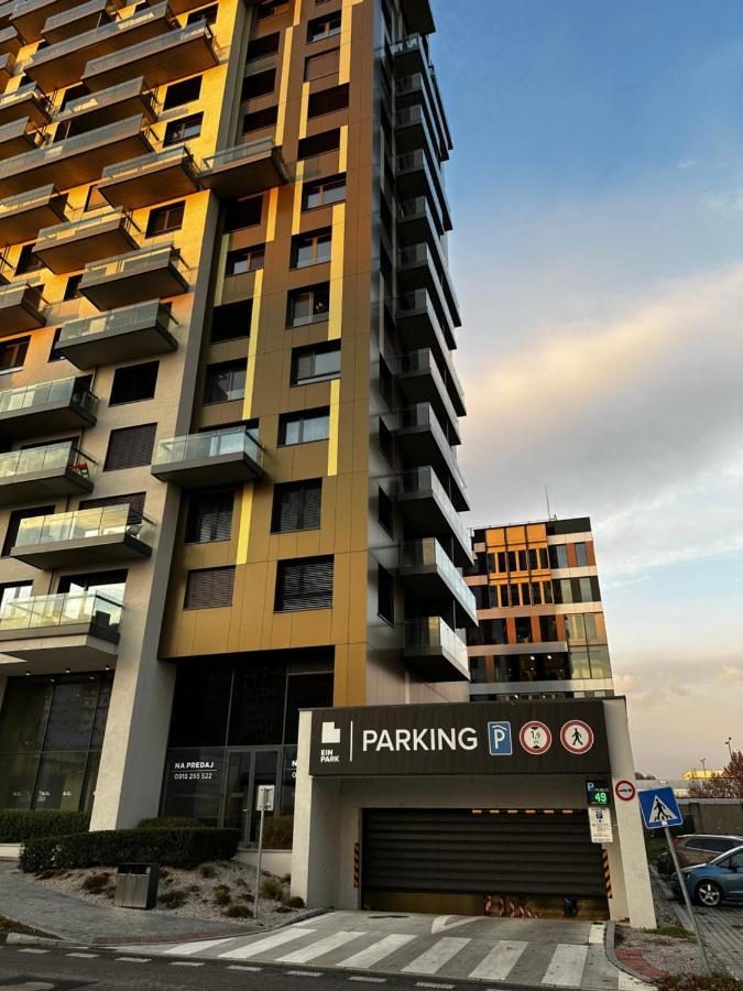 Ein Park Apartment With Free Parking ブラチスラヴァ エクステリア 写真