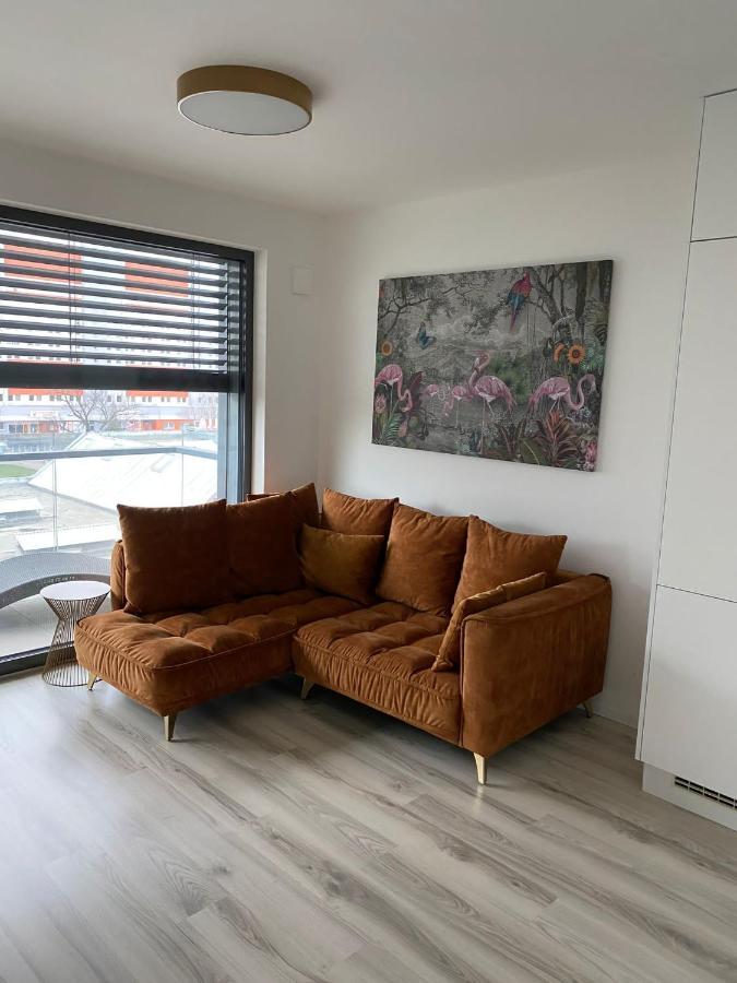 Ein Park Apartment With Free Parking ブラチスラヴァ エクステリア 写真
