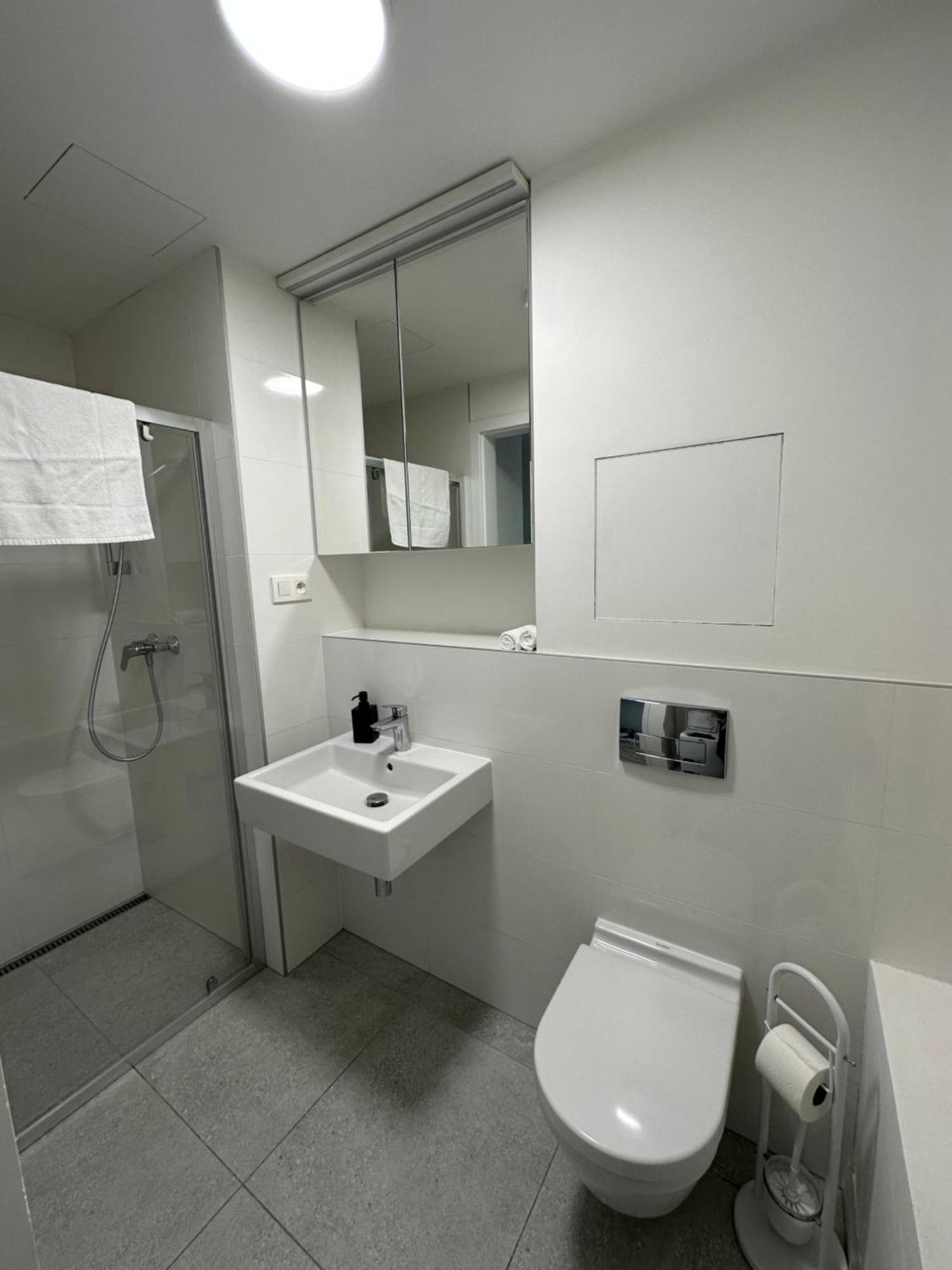 Ein Park Apartment With Free Parking ブラチスラヴァ エクステリア 写真