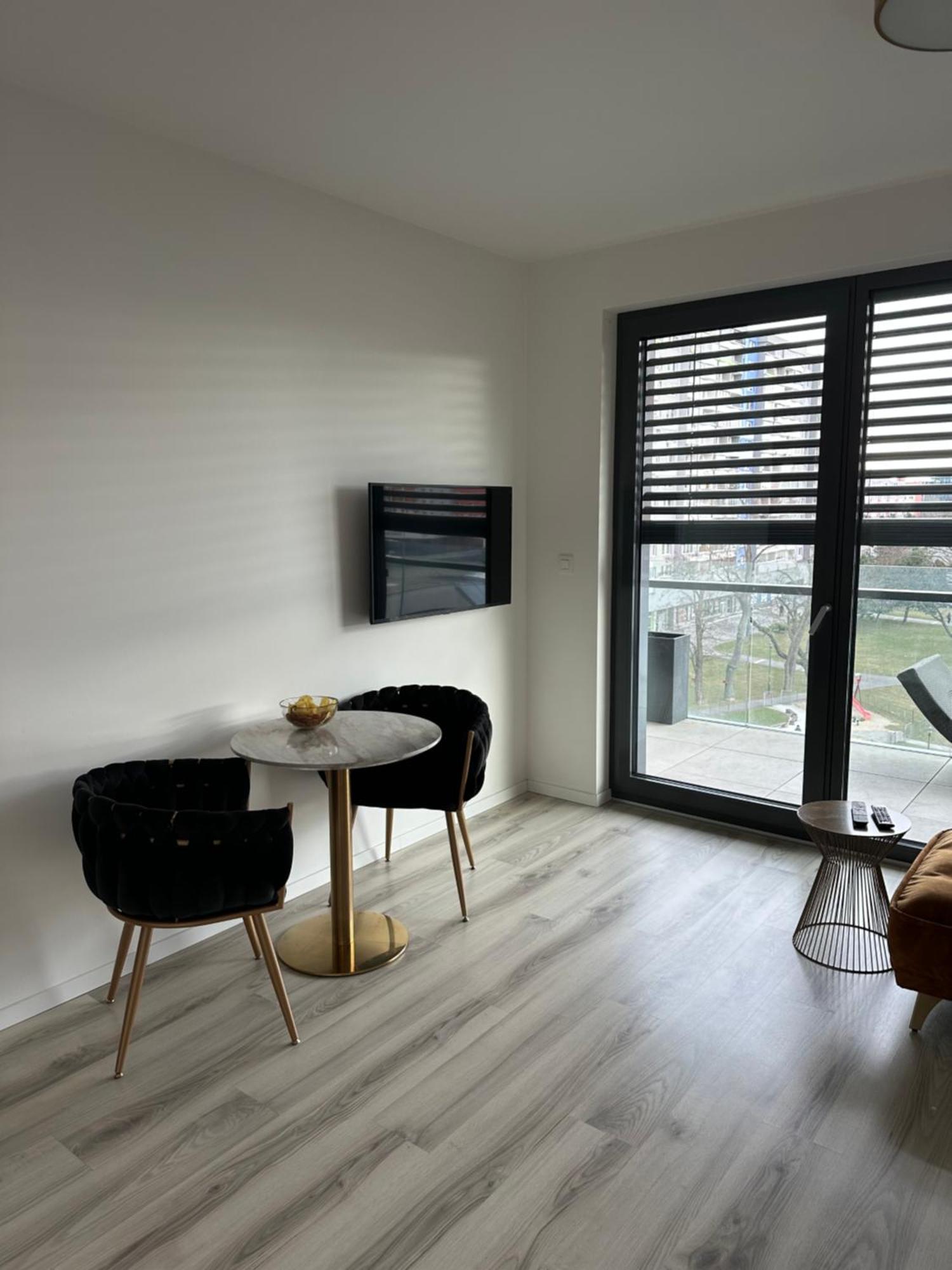 Ein Park Apartment With Free Parking ブラチスラヴァ エクステリア 写真