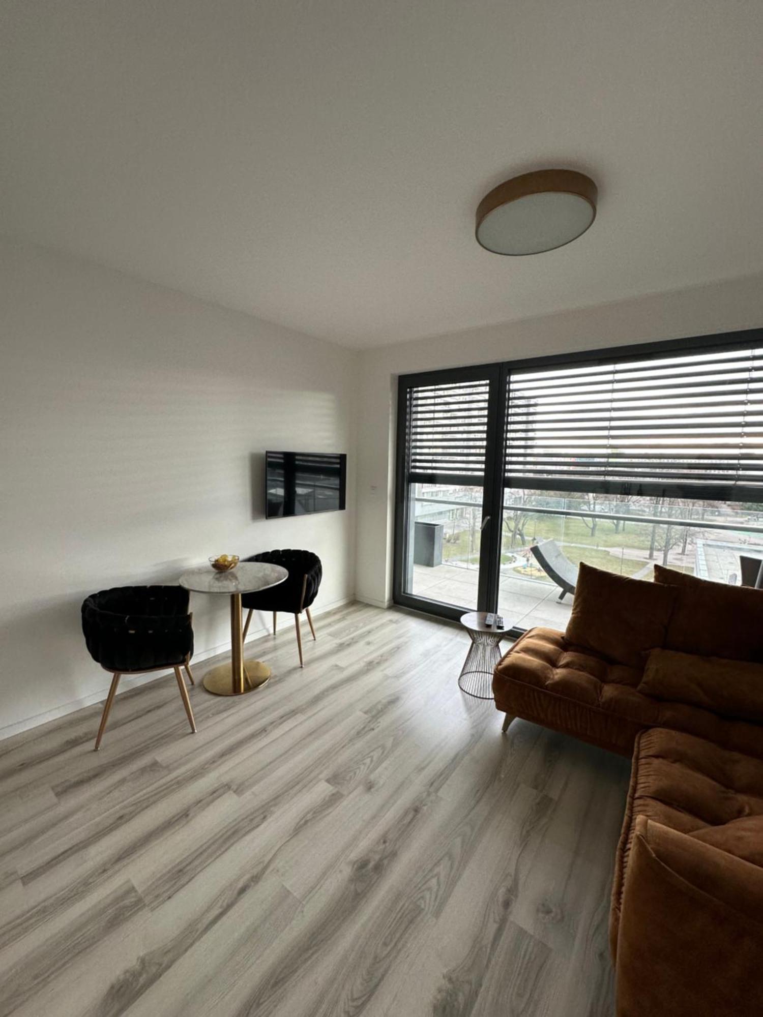 Ein Park Apartment With Free Parking ブラチスラヴァ エクステリア 写真